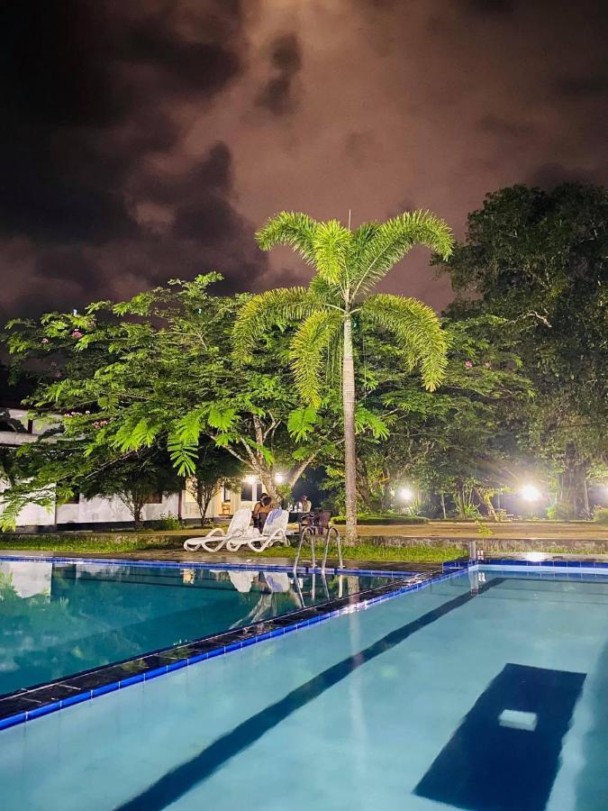 Randiyaepiliyagoda Resort Avissawella Exterior photo