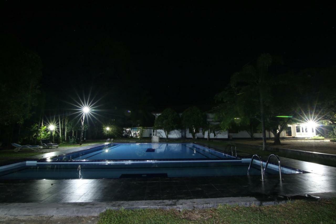 Randiyaepiliyagoda Resort Avissawella Exterior photo
